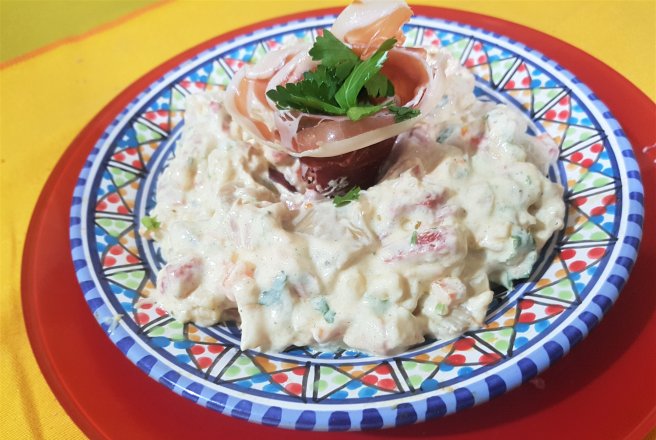 Salata de ciuperci cu smantana, jambon si ardei copti