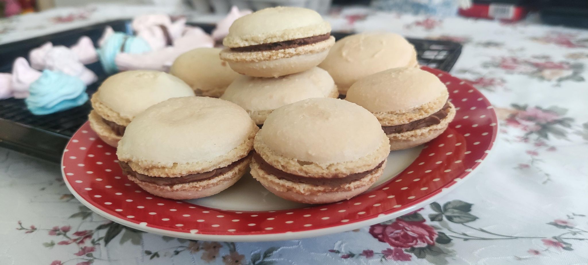 Desert macarons cu ciocolata (reteta nr. 400)