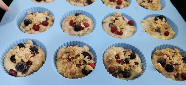 Desert muffins cu fructe de padure