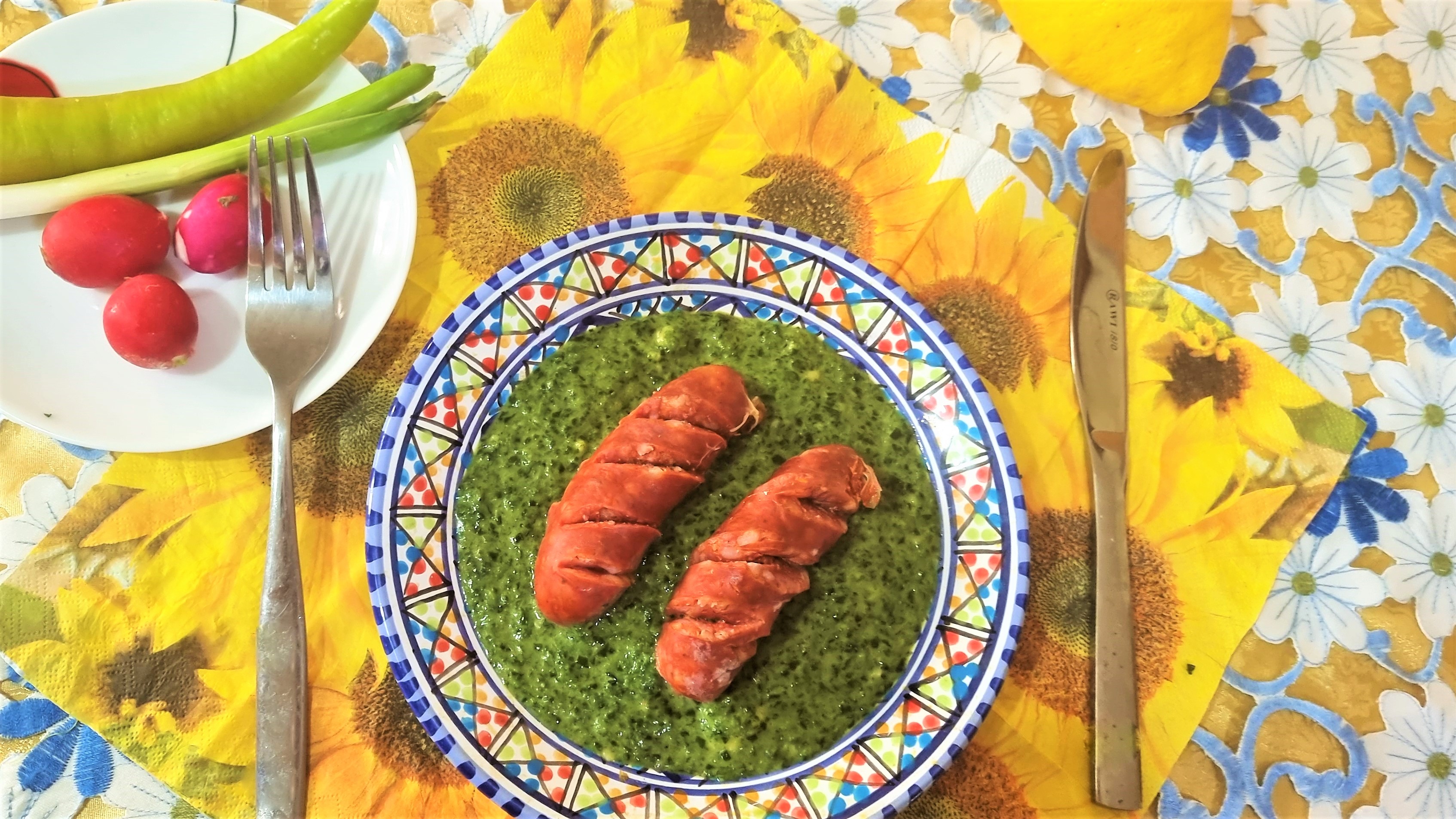 Spanac verde cu chorizo proaspat