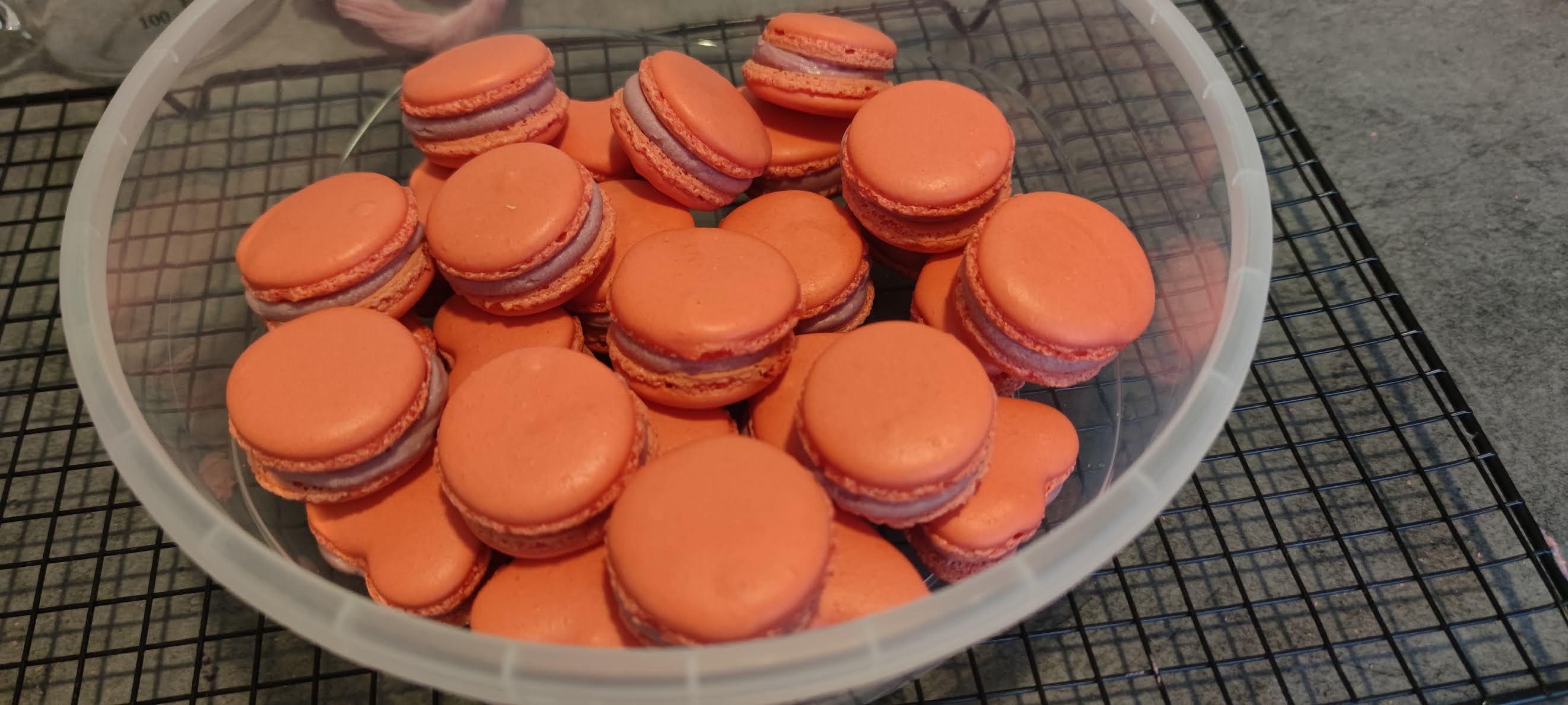 Desert macarons cu ganache de zmeura