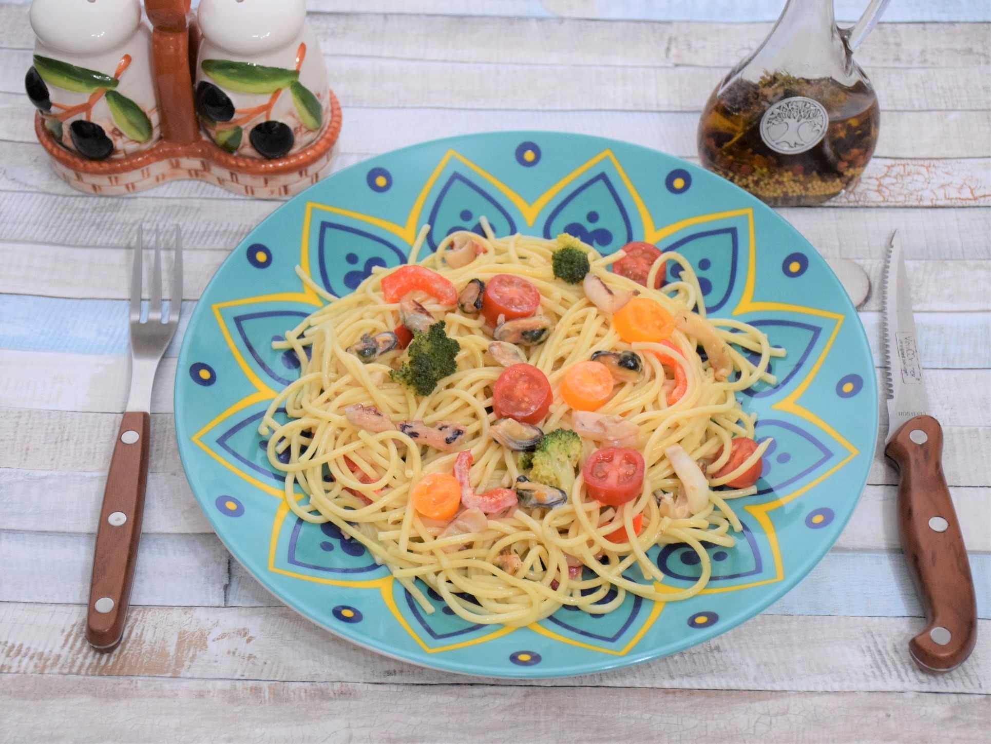 Paste cu fructe de mare, broccoli si rosii cherry