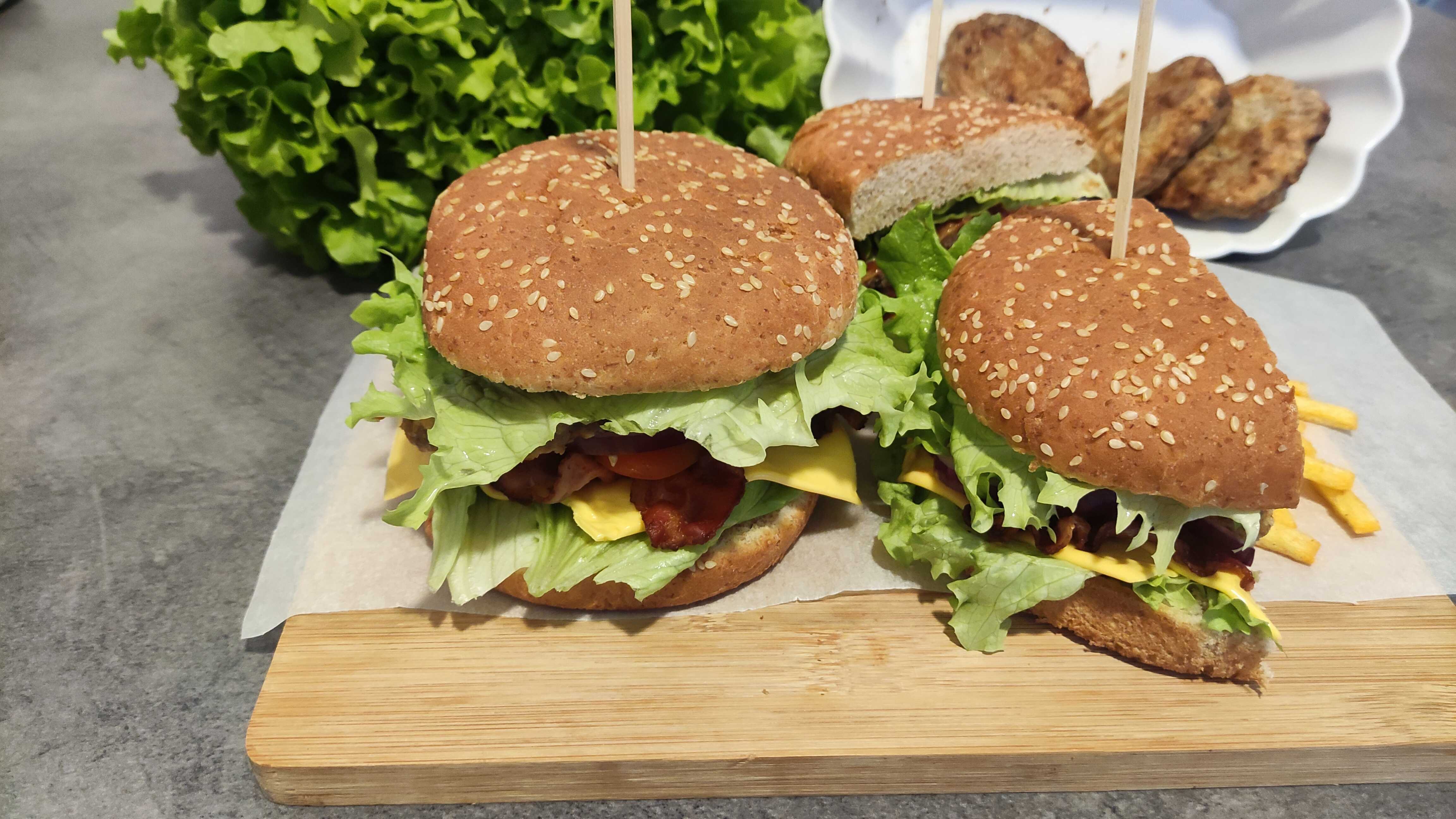 Hamburgeri de casa cu chiftele de vita