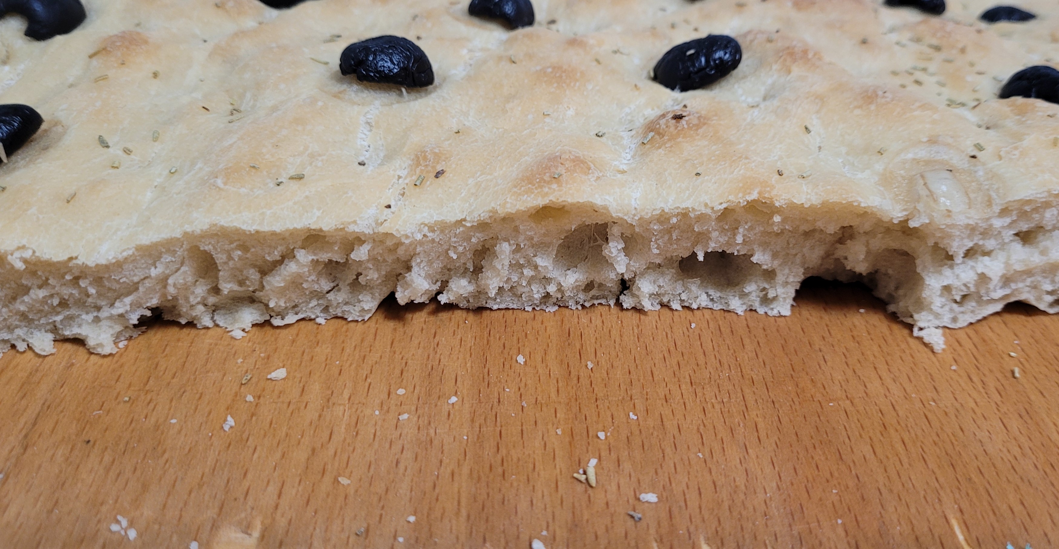 Focaccia cu masline negre