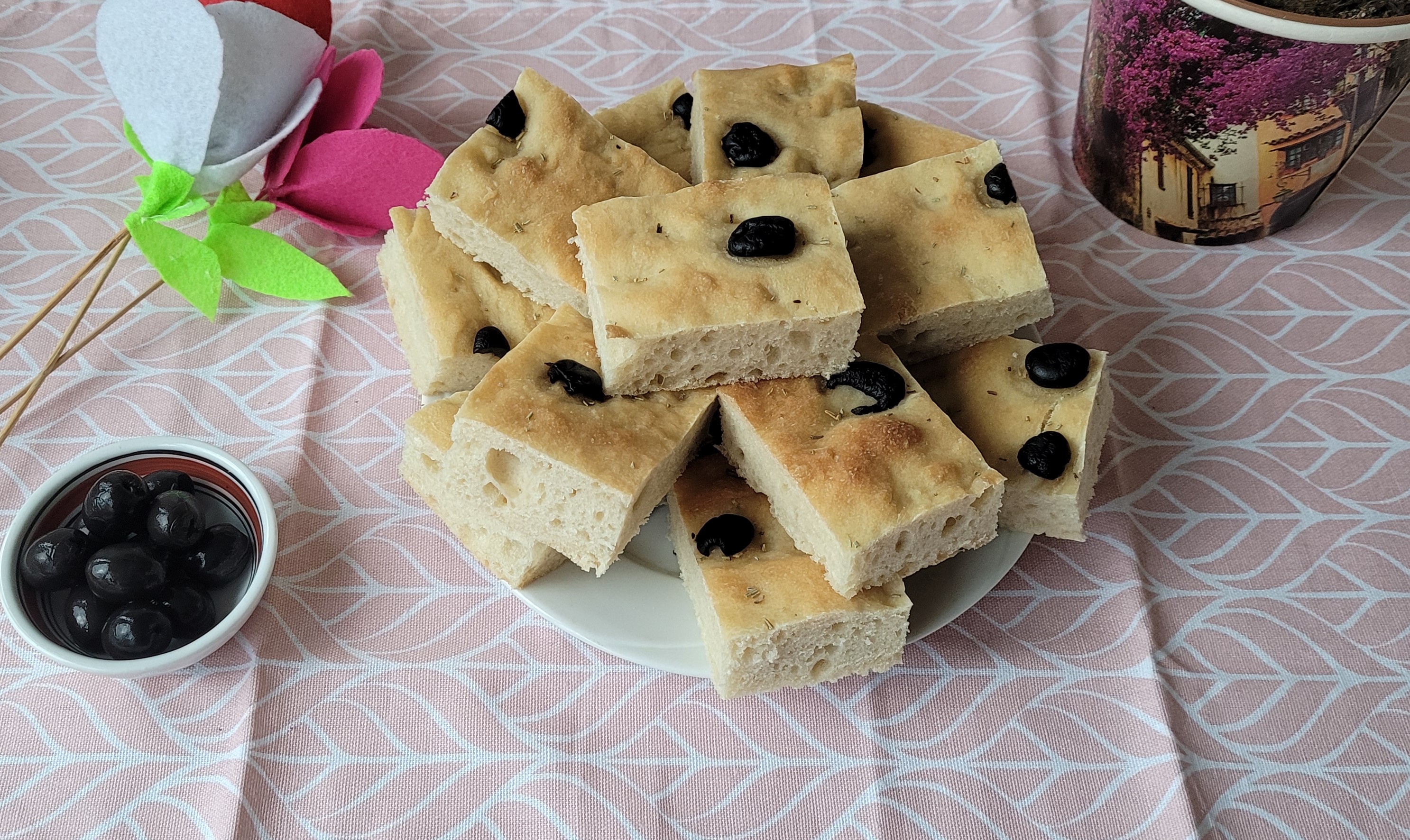 Focaccia cu masline negre