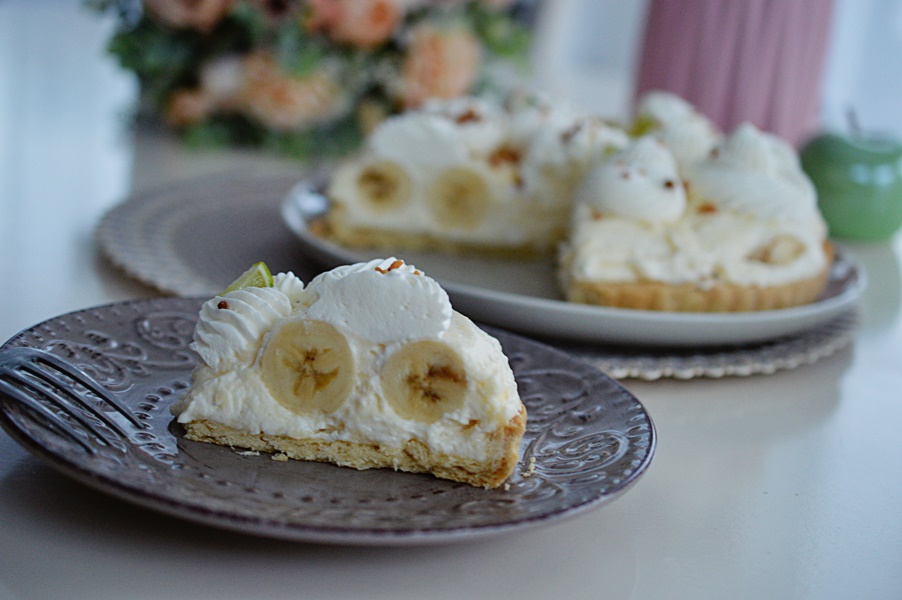 Reteta de tarta cu crema de vanilie banane si frisca