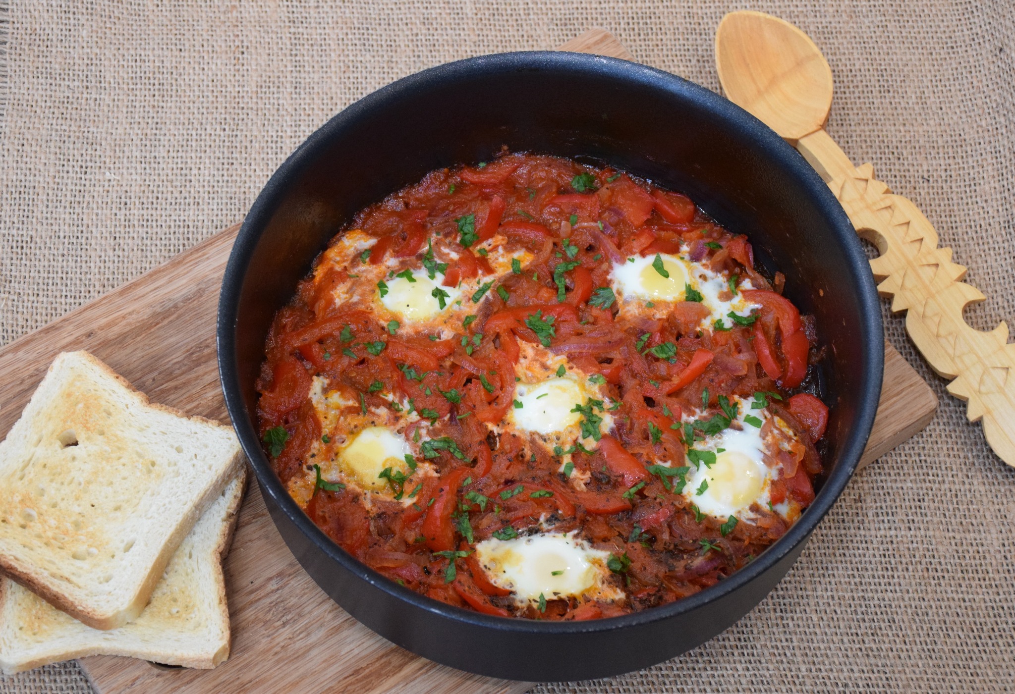 Reteta de shakshuka cu ardei si oua de prepelita