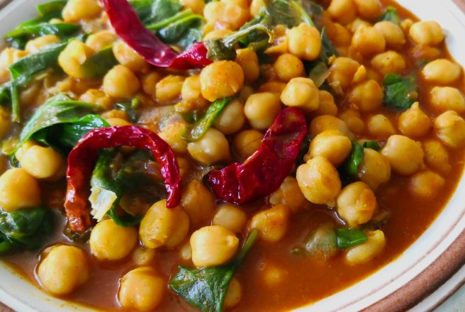 Mancare de naut cu spanac si curry in stil asiatic - Reteta savuroasa cu legume