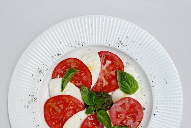 Salata Caprese reteta de salata delicioasa si racoritoare din bucataria italiana