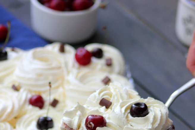 Tarta cu ciocolata, visine si cirese - Un desert delicios cu fructe