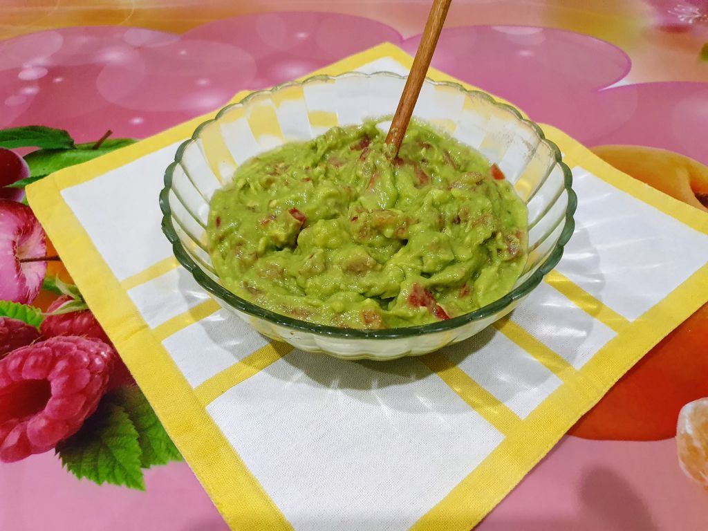 Guacamole - Pate de avocado, delicios si foarte racoritor