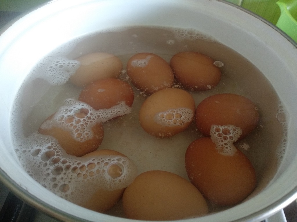 Ouă vopsite curcubeu - Reteta simpla si rapida