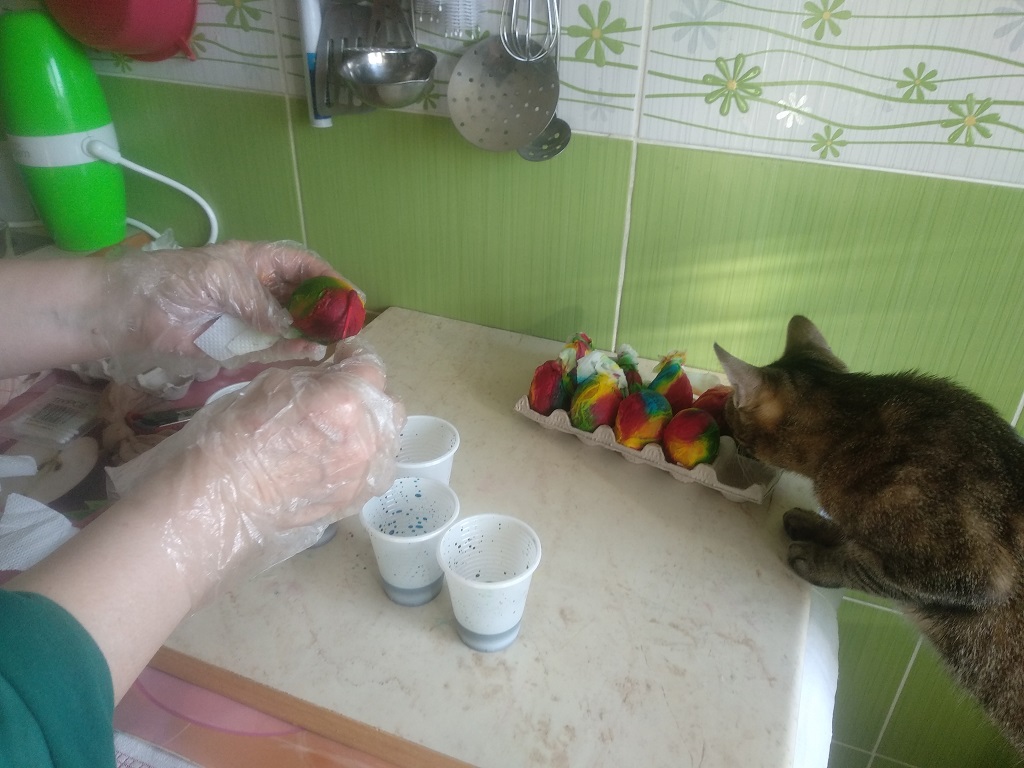 Ouă vopsite curcubeu - Reteta simpla si rapida