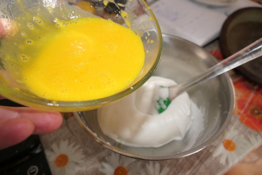 Tort cu crema de fistic - Deliciu fin si aromat