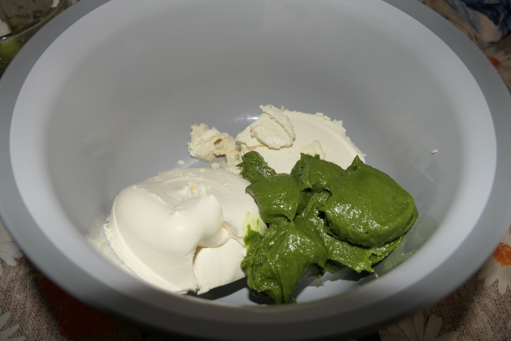 Tort cu crema de fistic - Deliciu fin si aromat