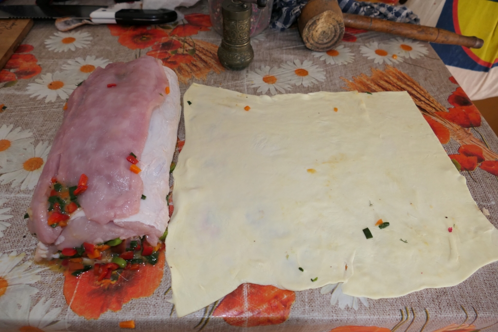 Rulada din muschi de porc cu legume si costita - Reteta savuroasa de casa