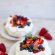 Mini Pavlova cu frisca si fructe de padure - Desert simplu, rafinat si elegant