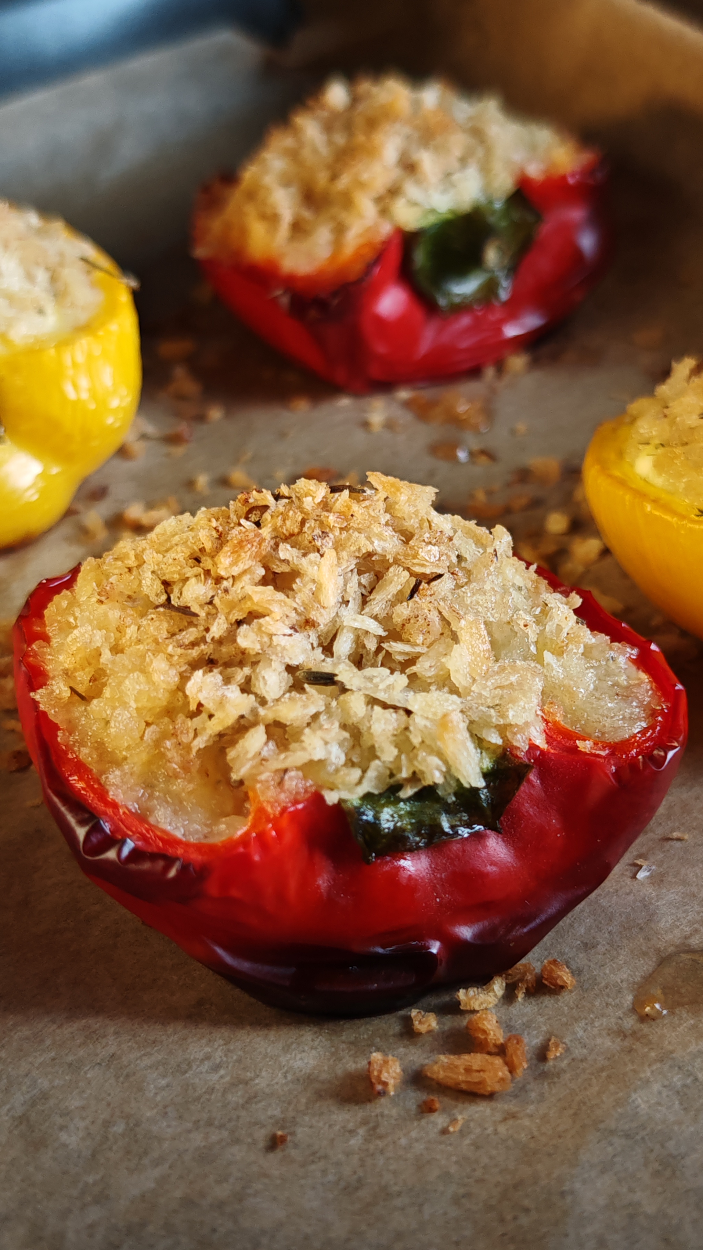 Ardei umpluți cu brânză, la cuptor - Rețeta simplă, rapidă și gustoasă