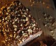 Chec cu ciocolată și alune - Deliciu pufos cu glazură crocantă-1