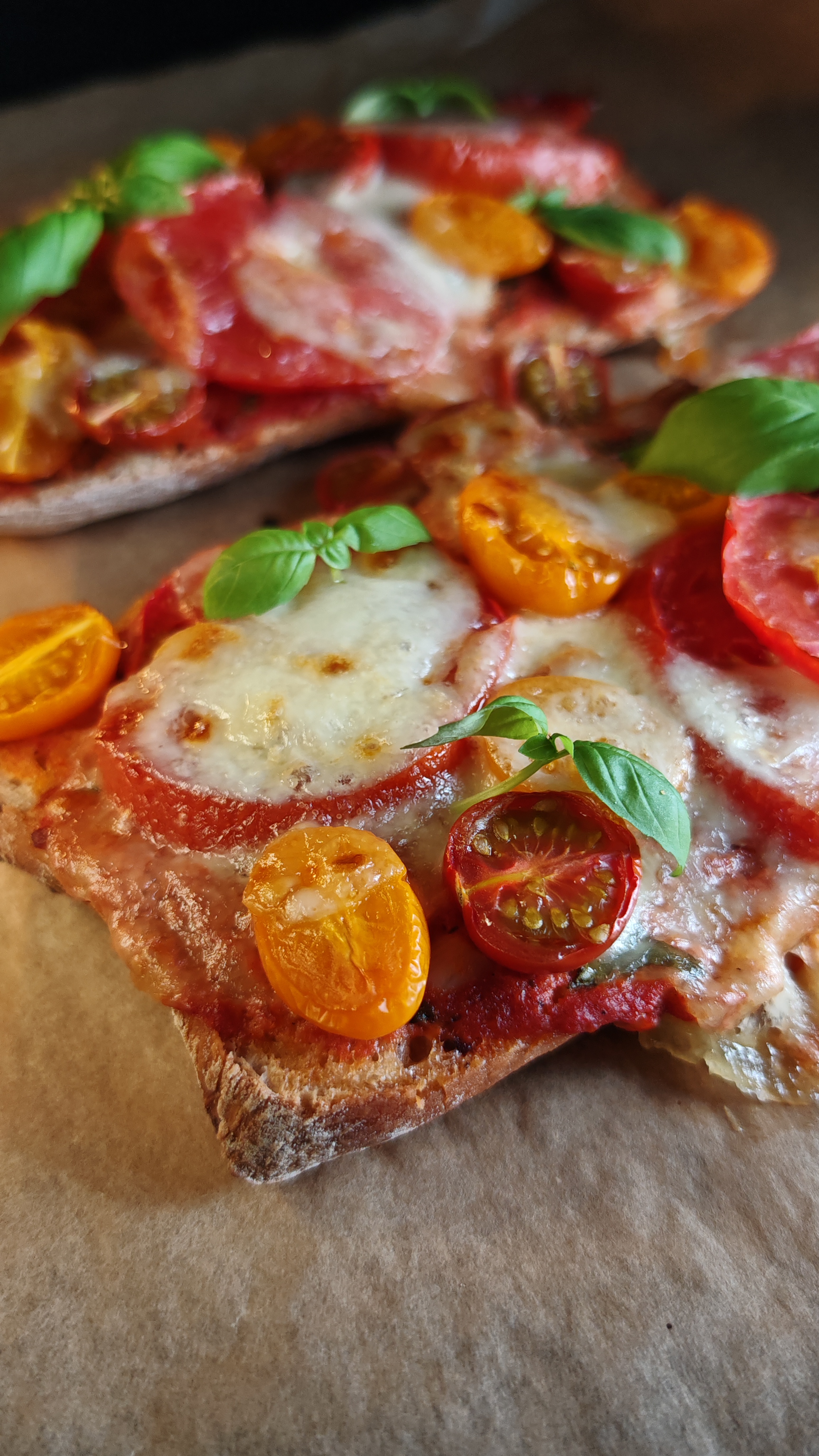 Bruschete cu roșii și mozzarella - Rapide și delicioase