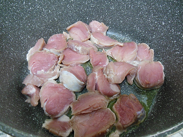 Muschiulet de porc cu gnocchi si mazare - Reteta savuroasa