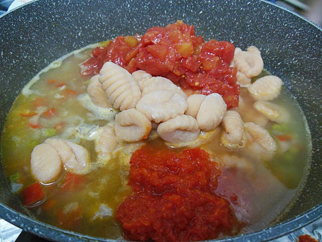 Muschiulet de porc cu gnocchi si mazare - Reteta savuroasa