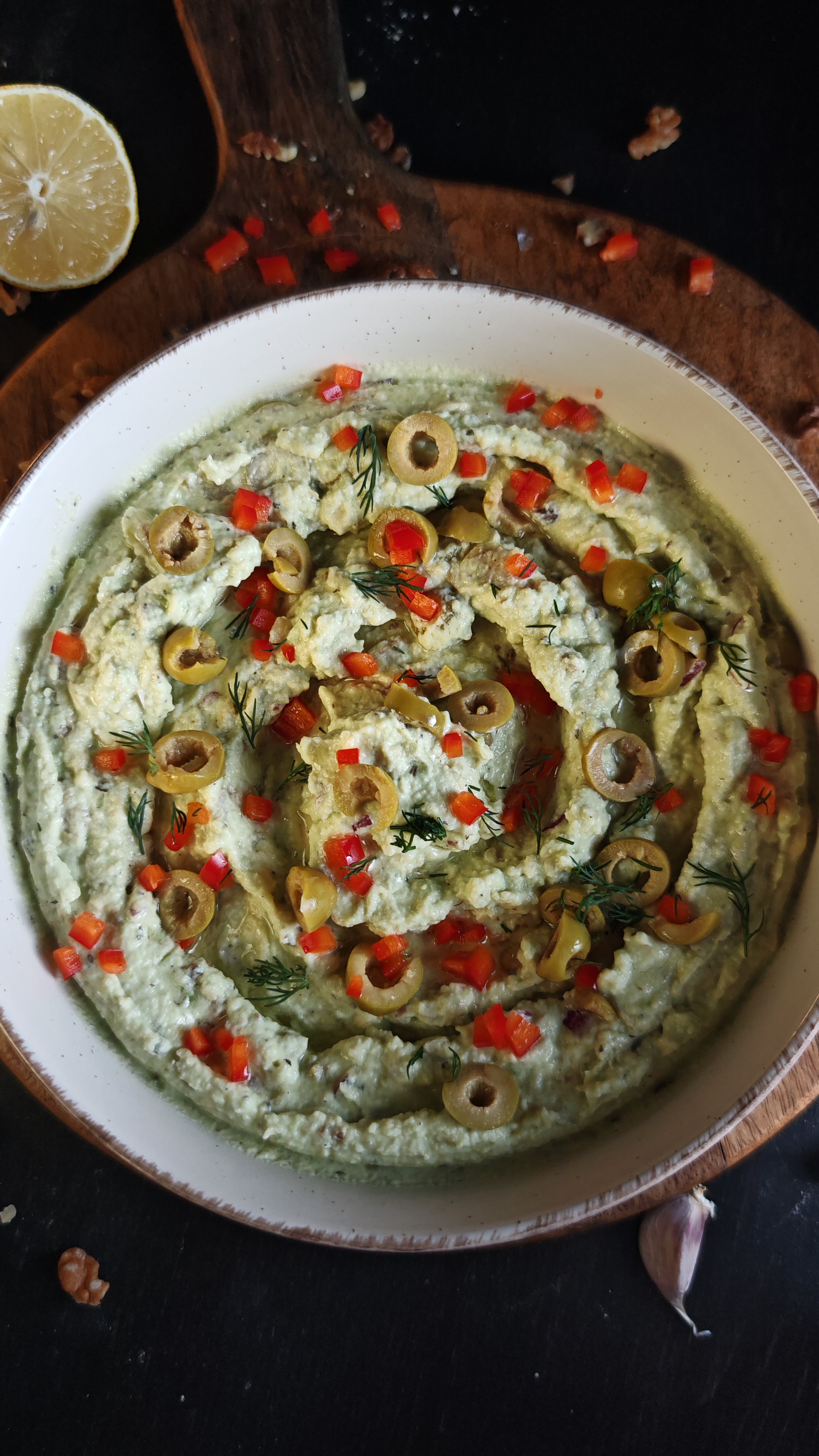 Salată cu avocado - Rețeta savuroasă și ușoară