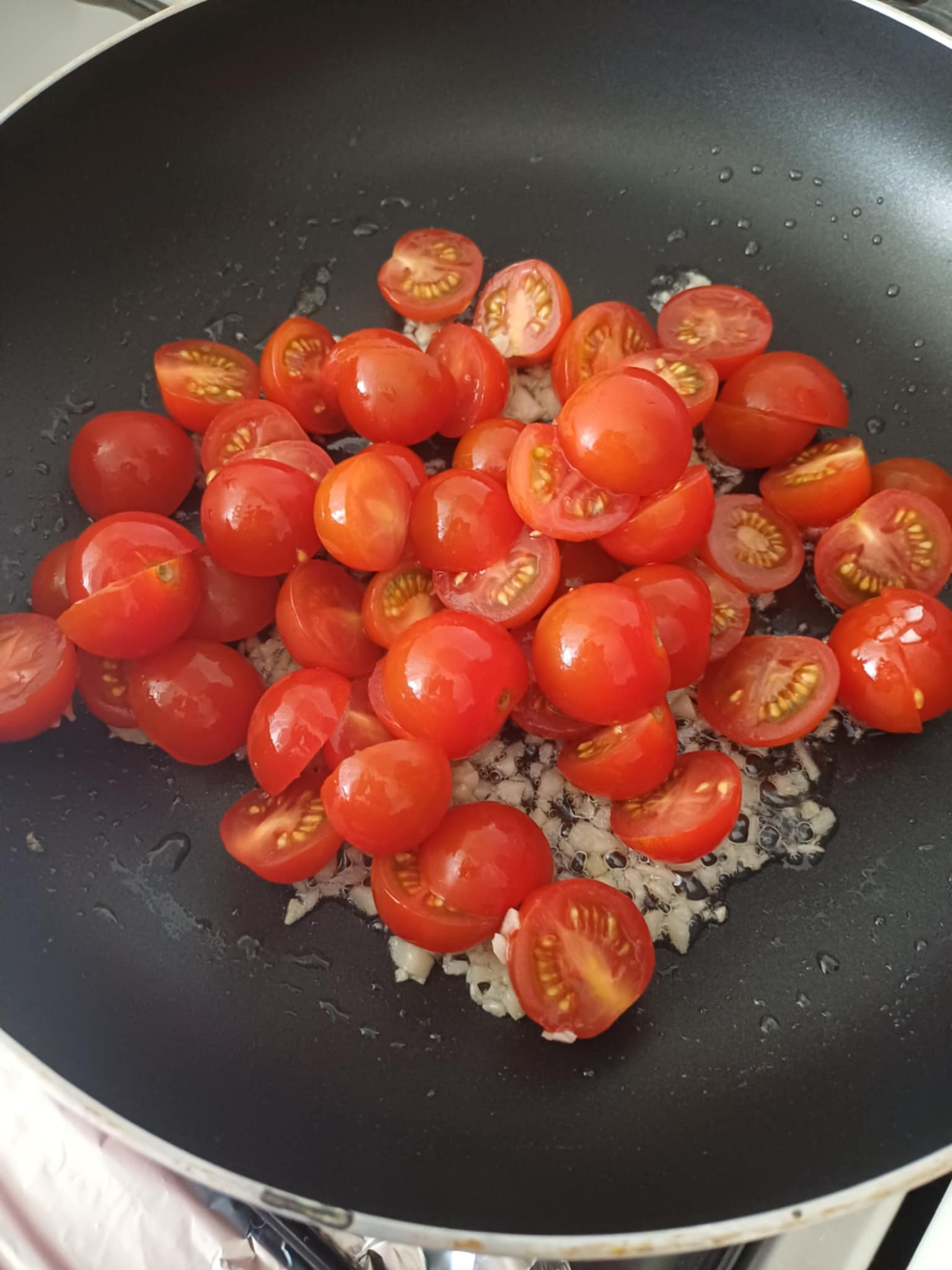 File de cod cu rosii cherry la tigaie - Simplu, usor si gustos