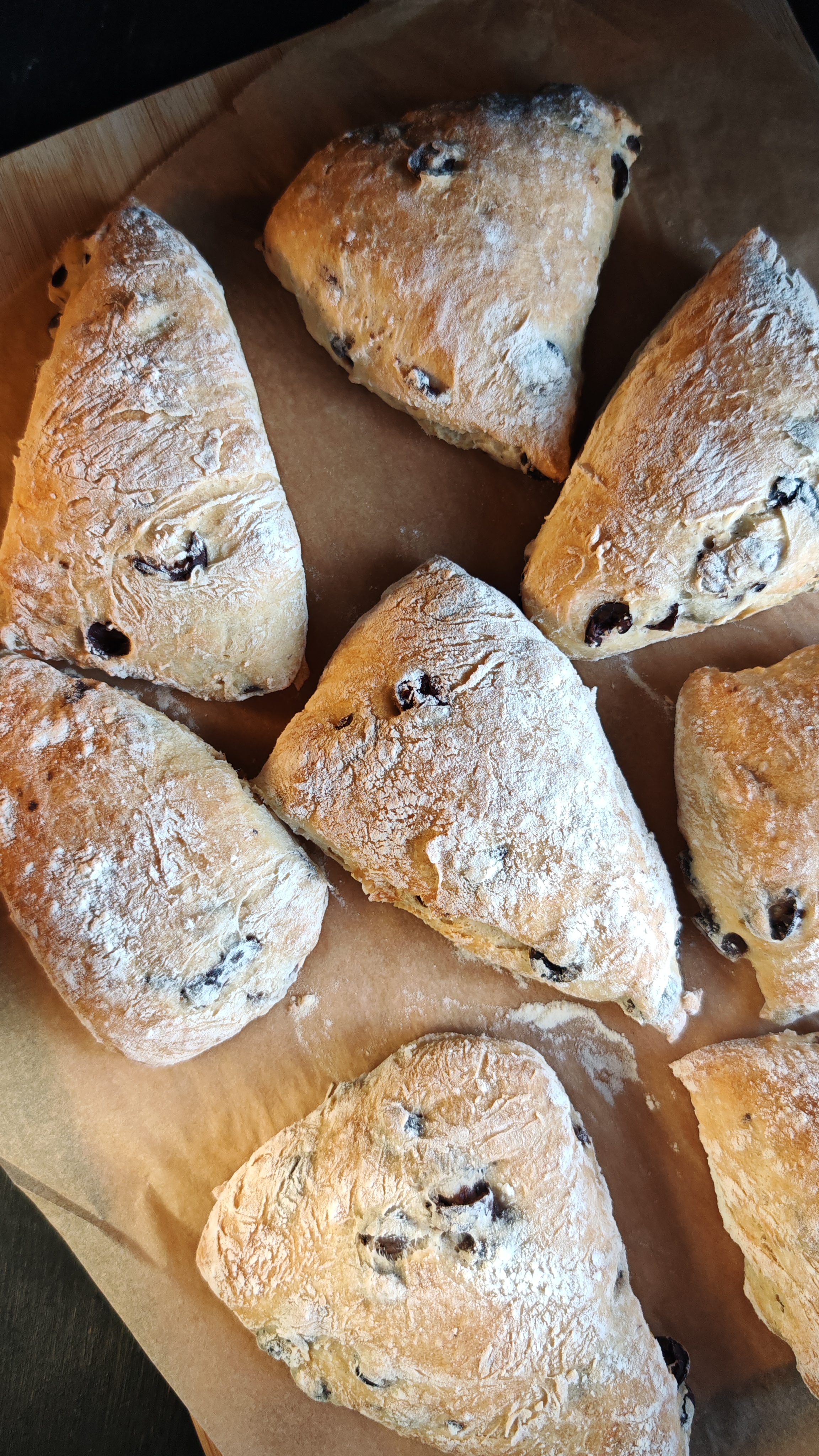 Chifle cu măsline - Rețeta simplă, cu frământare redusă