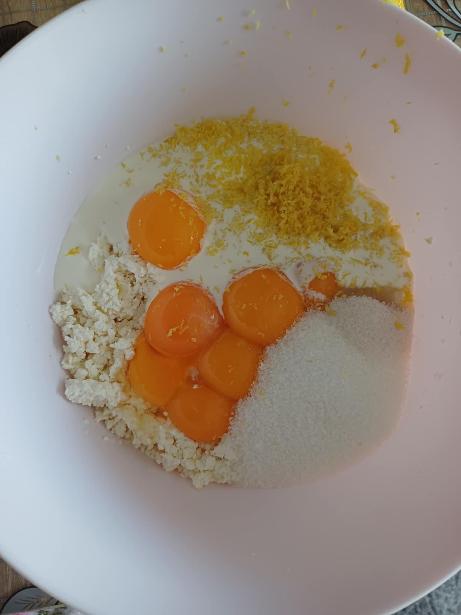 Prajitura cu branza de vaci si afine - Reteta gustoasa cu fructe