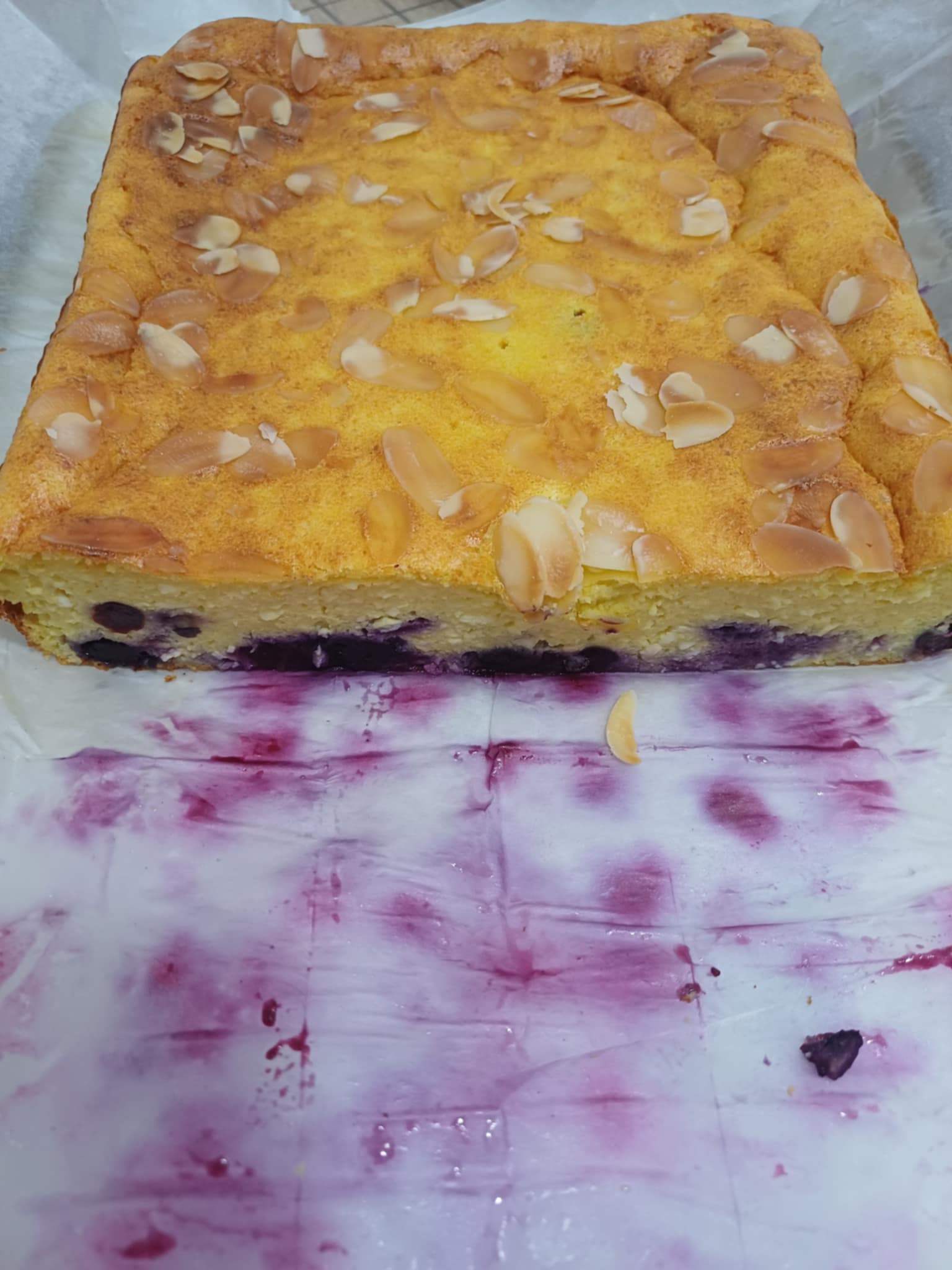 Prajitura cu branza de vaci si afine - Reteta gustoasa cu fructe