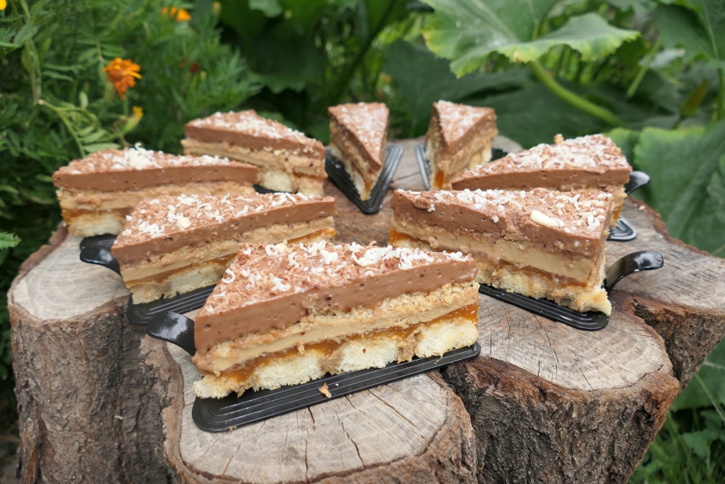 Prajitura cu ness si jeleu de caise - Reteta aromata si delicioasa