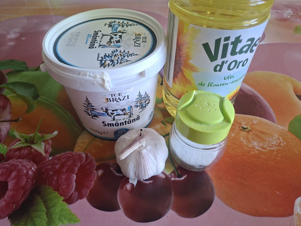 Sos de usturoi cu smantana - pur si simplu delicios