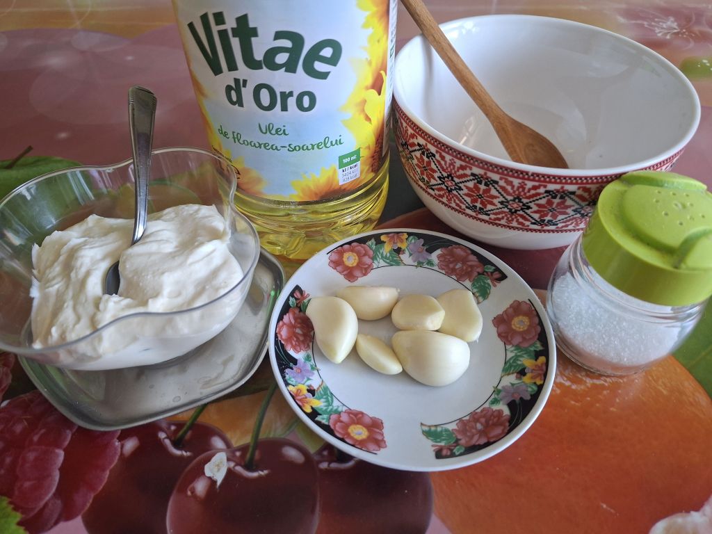 Sos de usturoi cu smantana - pur si simplu delicios