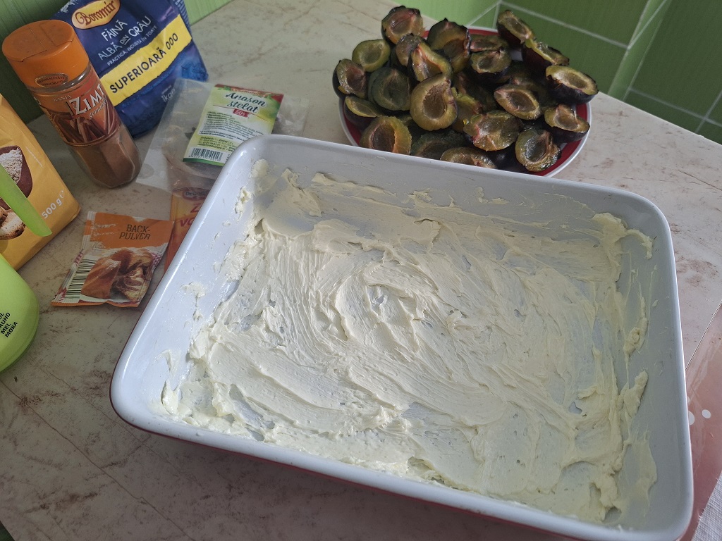 Prăjitura Cobbler cu prune și scorțișoară - Reteta gustoasa si aromata