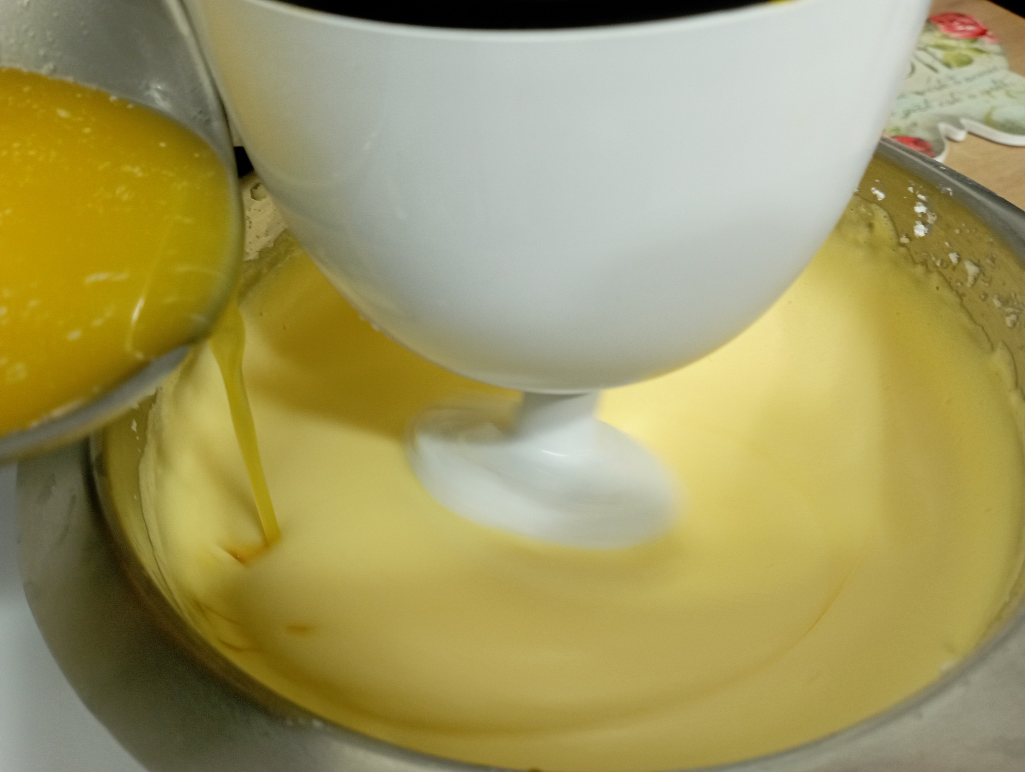 Prajitura rasturnata cu prune, pere si banane - Reteta savuroasa cu fructe