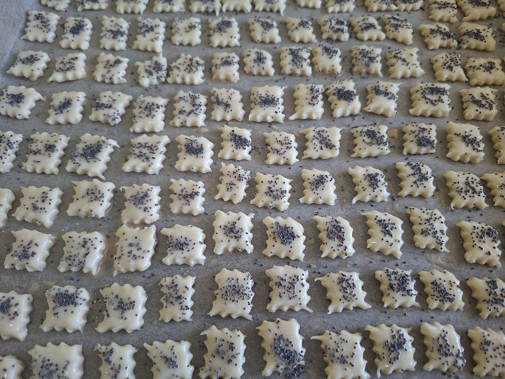 Crackers cu mac - Rețeta gustoasă de casă