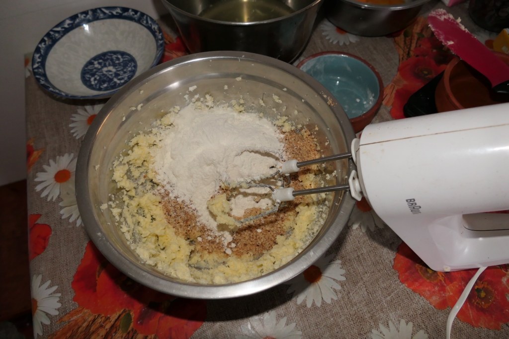 Prajitura cu dragoste ( Leontina 55 )