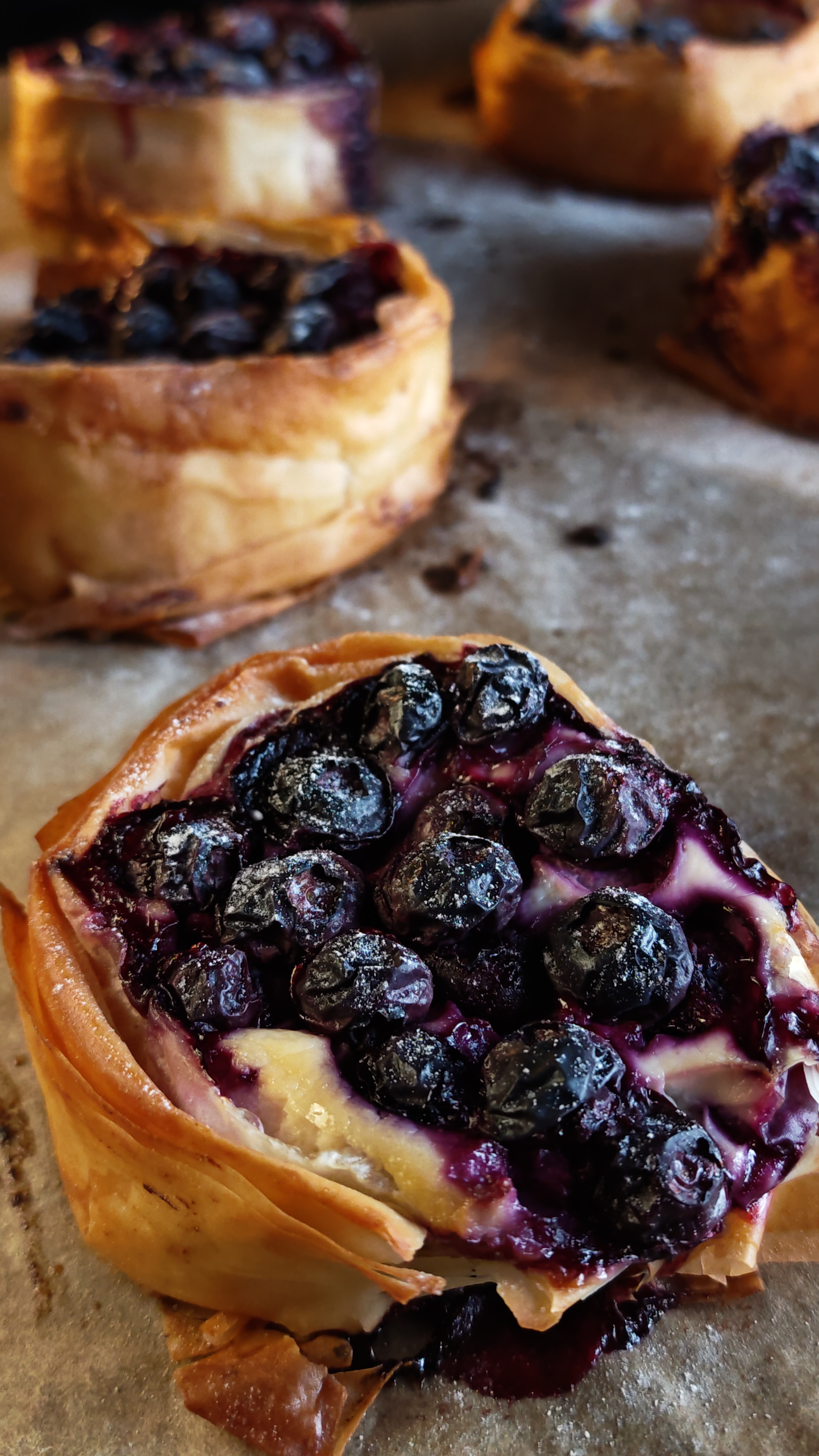 Mini tarte cu cremă de iaurt și afine - Rapide și delicioase