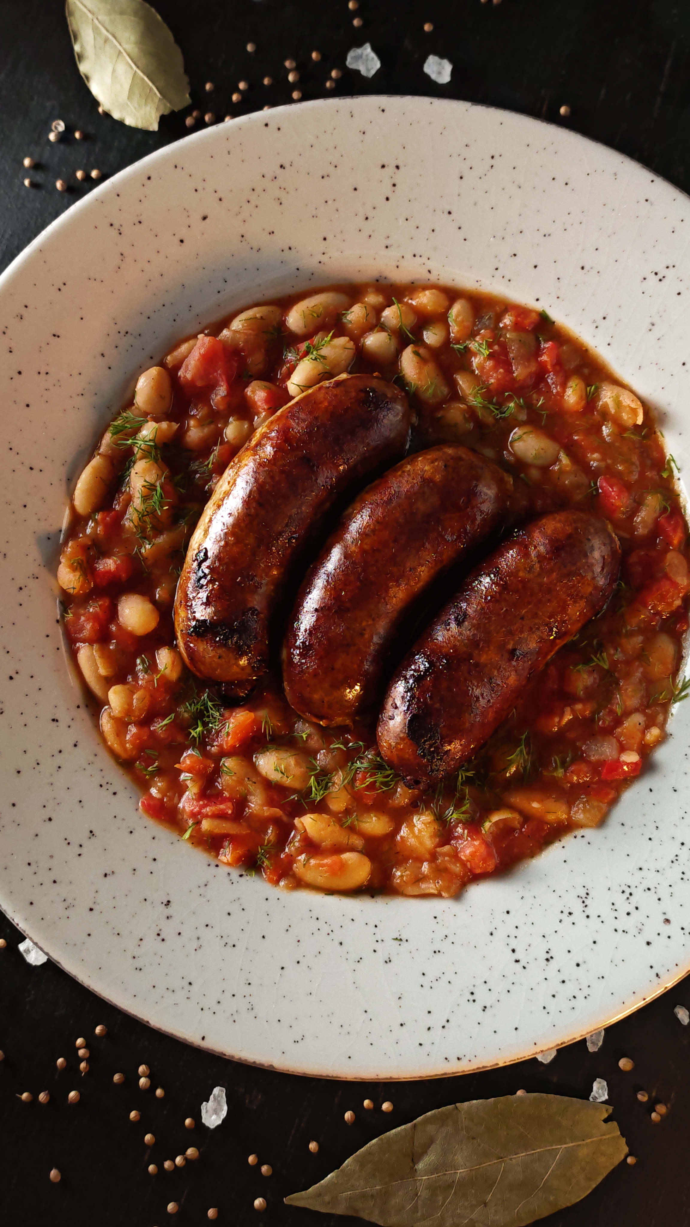 Fasole cu cârnați de casă - Rețeta tradițional românească cu savoare maximă