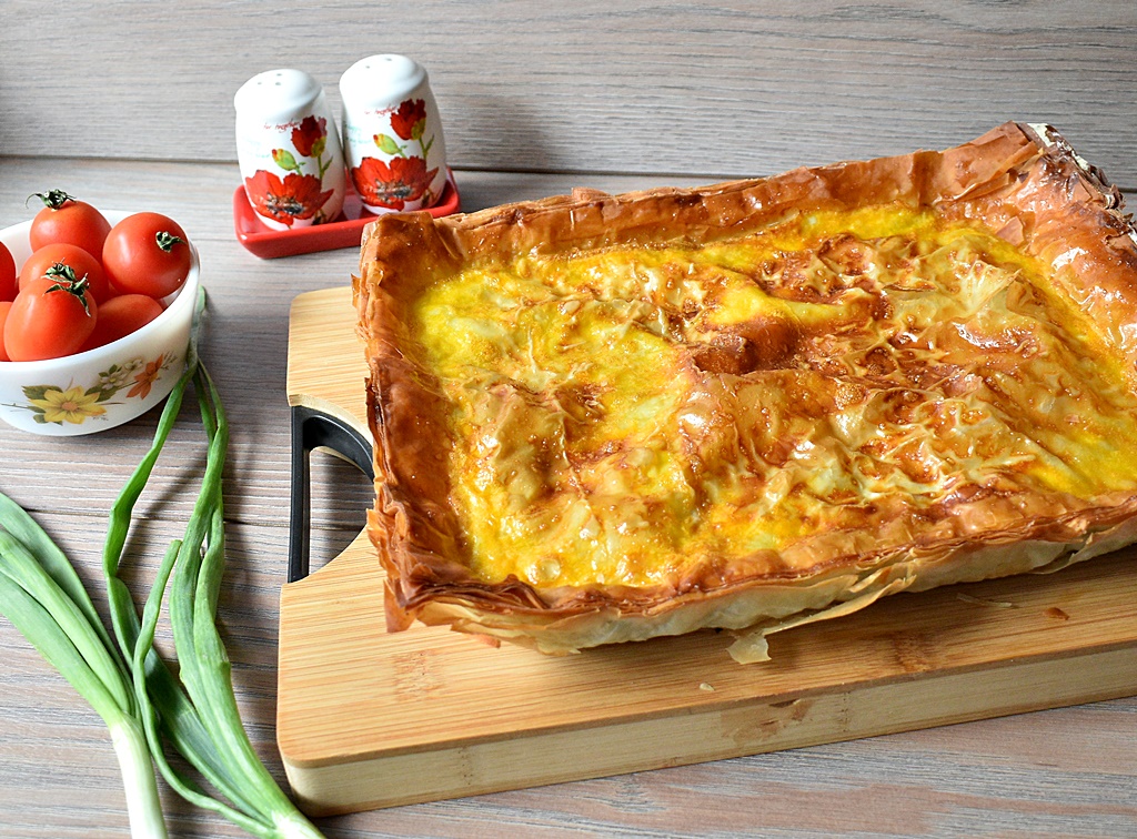 Spanakopita, placinta sarata cu spanac si branza