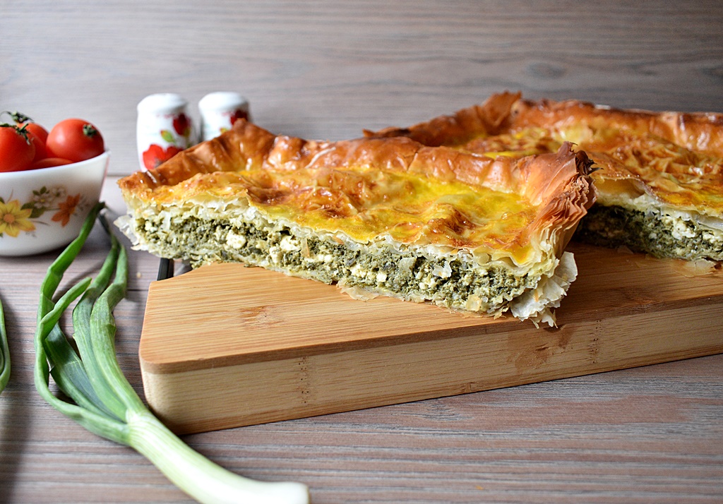 Spanakopita, placinta sarata cu spanac si branza