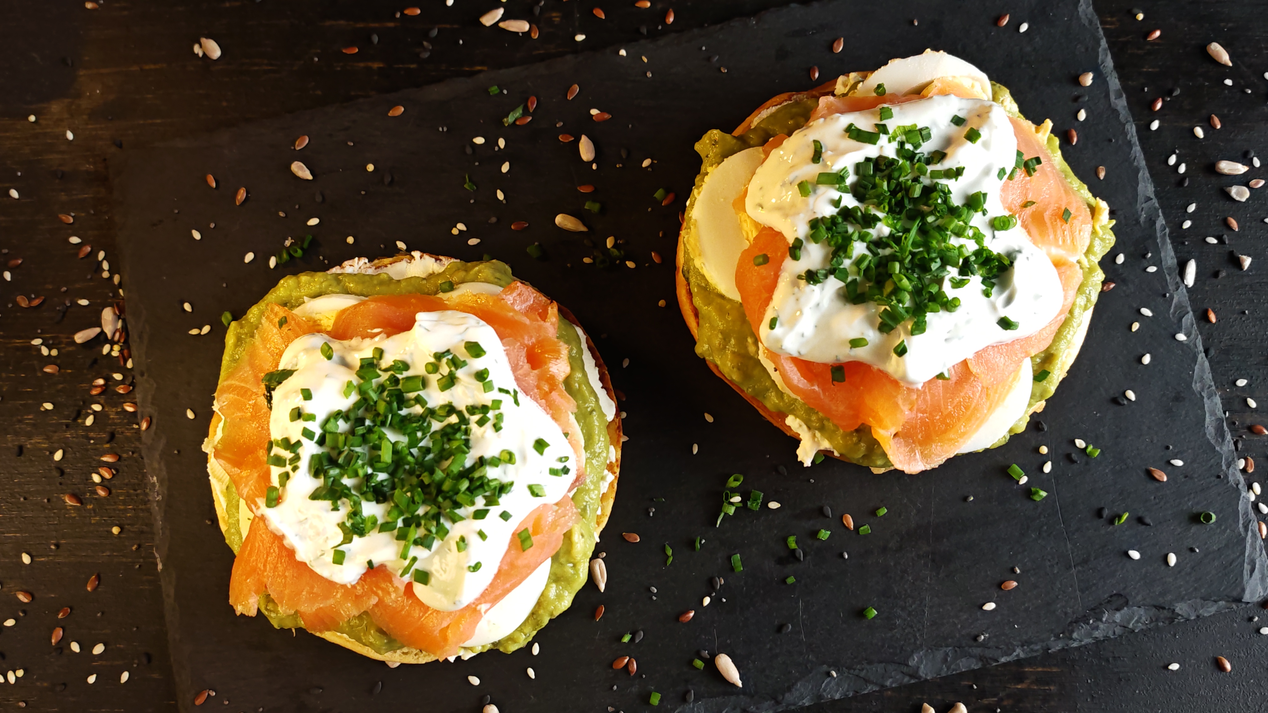 Mic dejun cu ouă și somon - Rapid și gustos