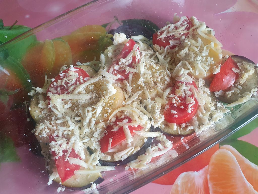 Gratin de vinete cu cartofi si cascaval – savuros si simplu de facut.